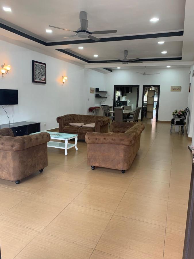 Villaparadise Homestay Batu Pahat Exterior foto