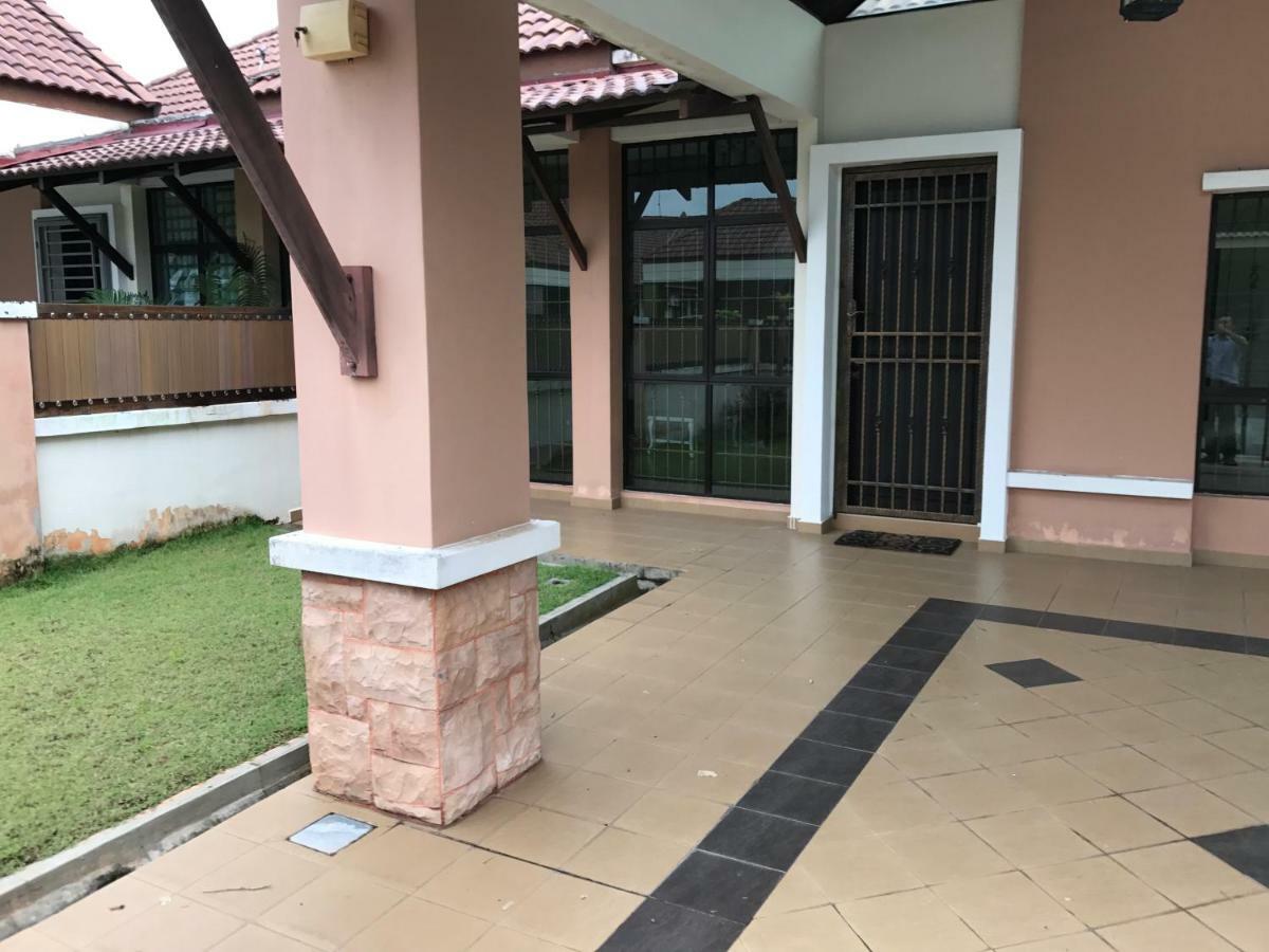 Villaparadise Homestay Batu Pahat Exterior foto